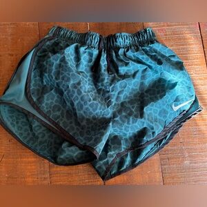 Nike Teal Leopard Print Athletic Shorts Women’s Medium | Dri-Fit Workout